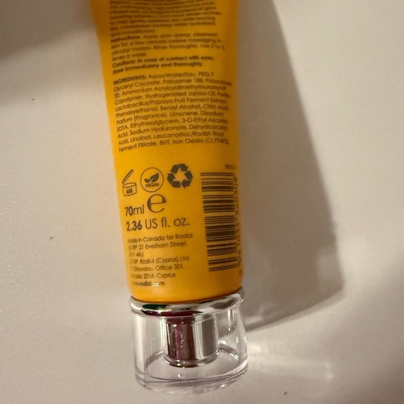 Rodial Papaya Enzyme Scrub in Vibrant Yellow - Picture 3 of 3